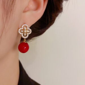 Exquisite fashion flower pearl earrings