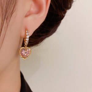 Delicate fashion heart earrings